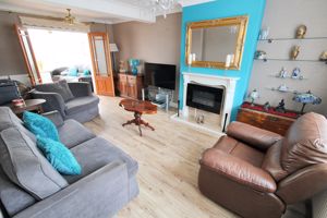 Lounge- click for photo gallery